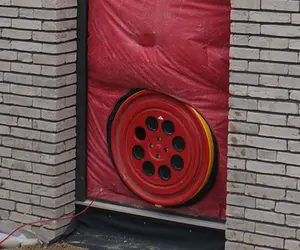 blower-door-test